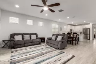 Photo #5: 6914864 Listing