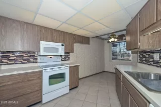 Photo #5: 6915102 Listing