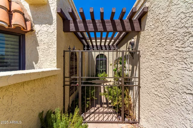 MLS: 6915114 Condo For Sale