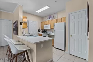 Photo #6: 6915200 Listing