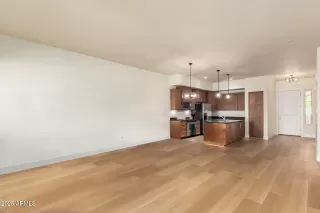 Photo #6: 6915206 Listing