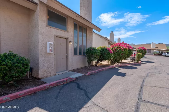 MLS: 6915254 Condo For Sale