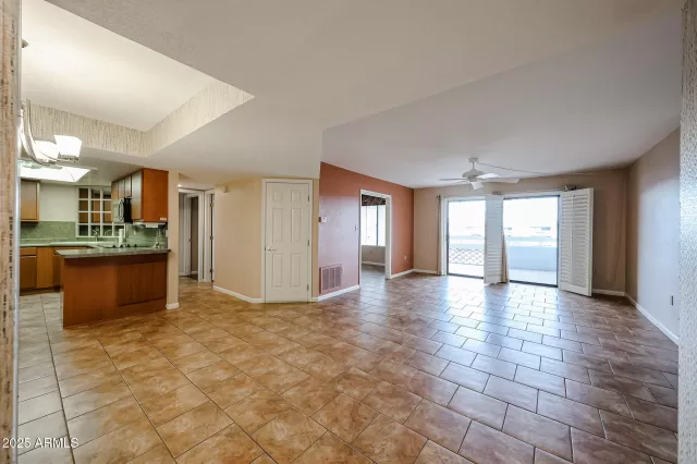 MLS: 6915541 Condo For Sale