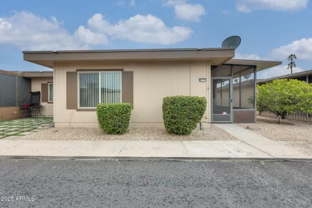 MLS: 6915551 Condo For Sale