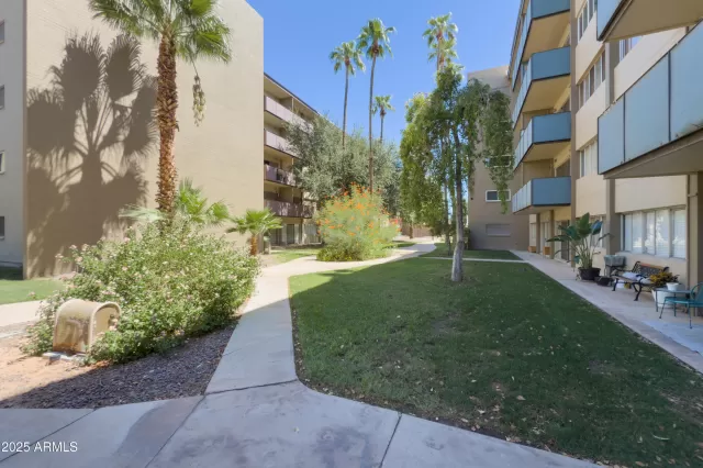 MLS: 6915591 Condo For Sale