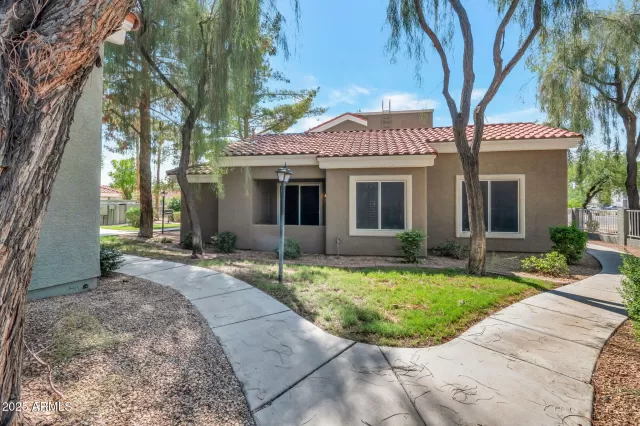 MLS: 6915665 Condo For Sale