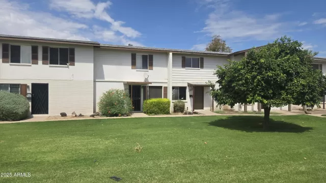 MLS: 6915668 Condo For Sale