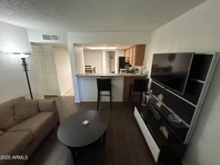 Photo #4: 6915693 Listing