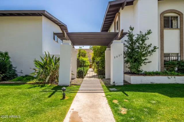 MLS: 6915717 Condo For Sale