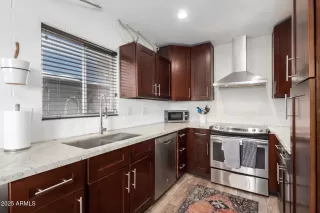 Photo #6: 6915717 Listing