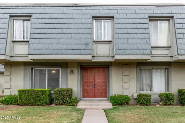 MLS: 6915880 Condo For Sale