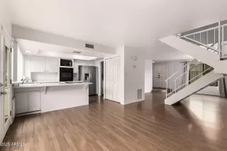 Photo #5: 6915880 Listing