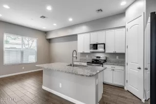 Photo #4: 6915894 Listing