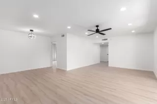 Photo #6: 6916087 Listing