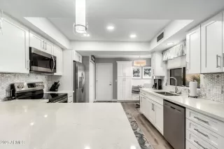 Photo #4: 6916149 Listing