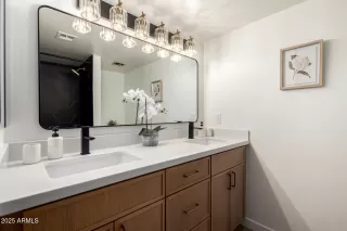 Photo #2: 6916211 Listing 