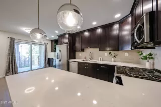 Photo #4: 6916346 Listing