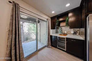 Photo #5: 6916346 Listing