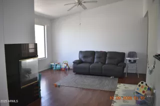 Photo #3: 6916372 Listing