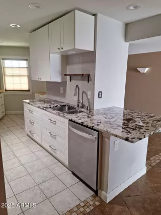 Photo #3: 6916511 Listing