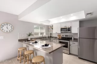 Photo #5: 6916799 Listing