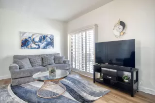 Photo #4: 6916830 Listing