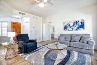 Photo #5: 6916830 Listing