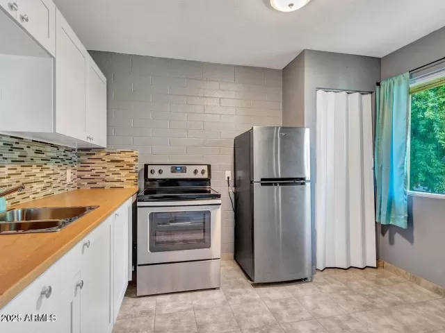 MLS: 6916902 Condo For Sale