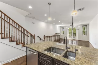 Photo #1: 6916908 Listing
