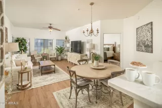 Photo #4: 6916926 Listing