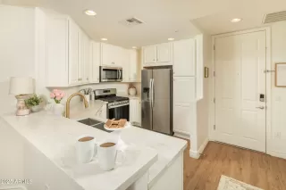 Photo #6: 6916926 Listing