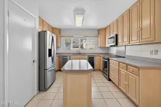 Photo #4: 6916977 Listing