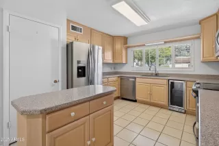 Photo #6: 6916977 Listing