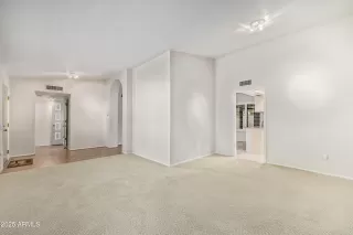 Photo #4: 6917019 Listing