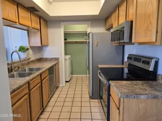 Photo #5: 6917146 Listing