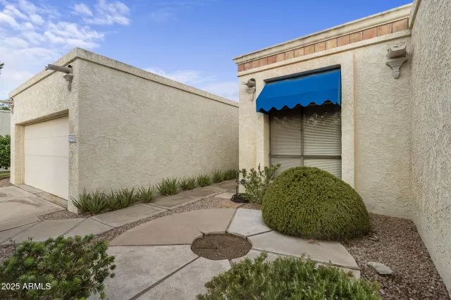 MLS: 6917151 Condo For Sale