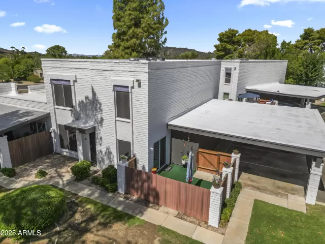 MLS: 6917326 Condo For Sale