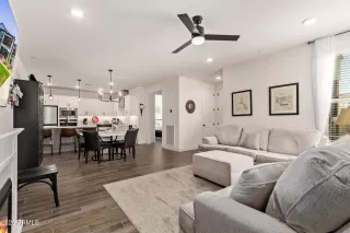 Photo #4: 6917427 Listing