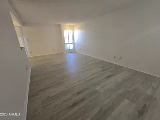 Photo #5: 6917447 Listing