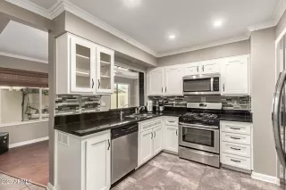 Photo #5: 6917644 Listing