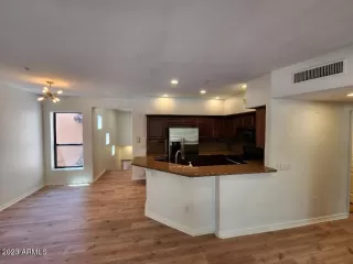 Photo #4: 6917689 Listing