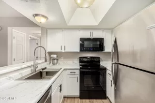 Photo #4: 6917865 Listing