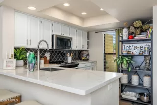 Photo #5: 6917896 Listing