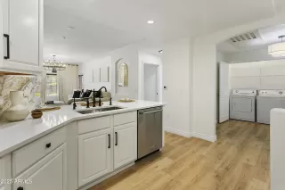 Photo #6: 6917970 Listing