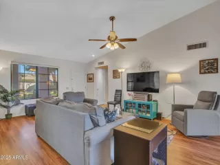 Photo #4: 6918092 Listing