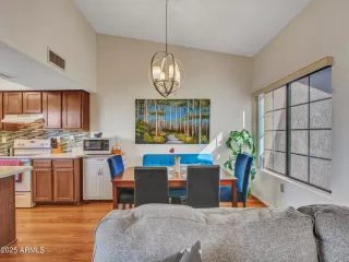 Photo #6: 6918092 Listing