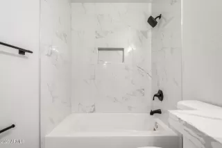 Photo #6: 6918117 Listing