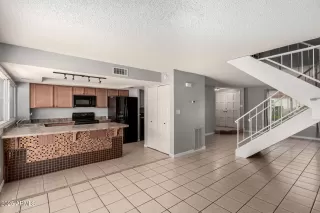 Photo #6: 6918141 Listing