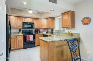 Photo #5: 6918151 Listing