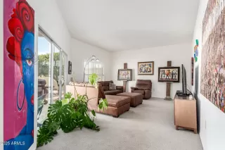 Photo #4: 6918168 Listing